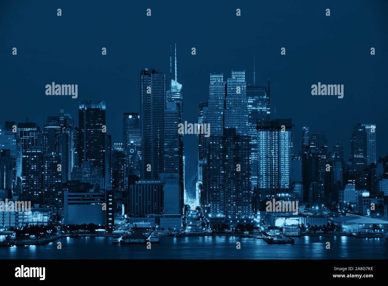 Manhattan midtown skyscrapers and New York City skyline at night Stock ...