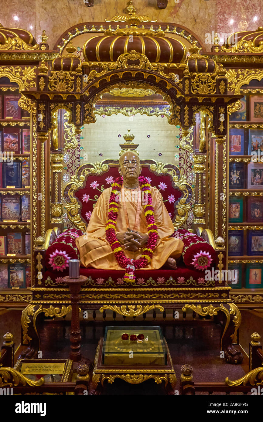 A fibre glass statue of A. C. Bhaktivedanta Swami Prabhupada, founder of ISKCON, at Sri Sri Radha Gopinath Temple, Chowpatty, Girgaum, Mumbai, India Stock Photo