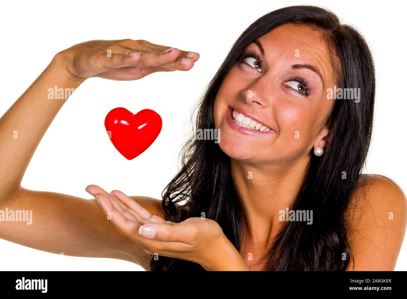 Eine verliebte junge Frau hält ein Herz in der Hand, 20, 25, Jahre, MR: Yes Stock Photo