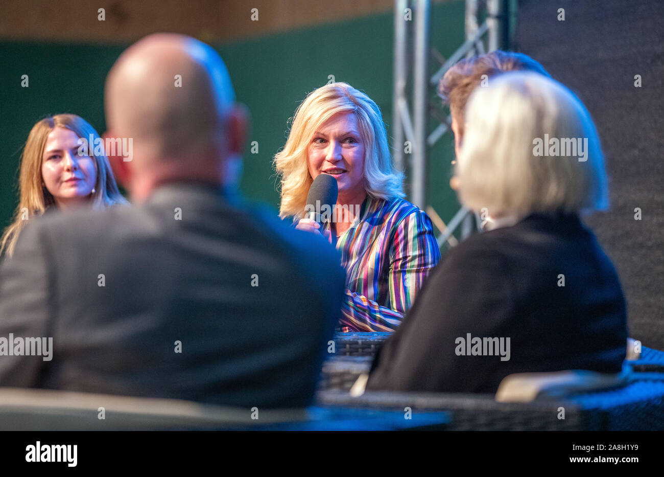 Dassow, Germany. 09th Nov, 2019. Manuela Schwesig (SPD), the Prime Minister of Mecklenburg-Vorpommern, speaks with contemporary witnesses and pupils at the celebration of the anniversary of the fall of the Berlin Wall. The state government of Mecklenburg-Western Pomerania commemorates the historic event that marked the beginning of German reunification. In autumn 1989, long queues of cars drove from the small town of Dassow on the B 105 to Lübeck. Credit: Jens Büttner/dpa-Zentralbild/dpa/Alamy Live News Stock Photo
