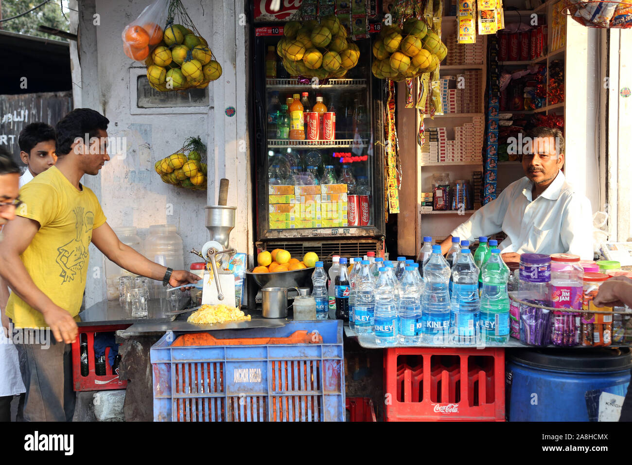 Selling fruit juice on the street in Kolkata, India Stock Photo Alamy
