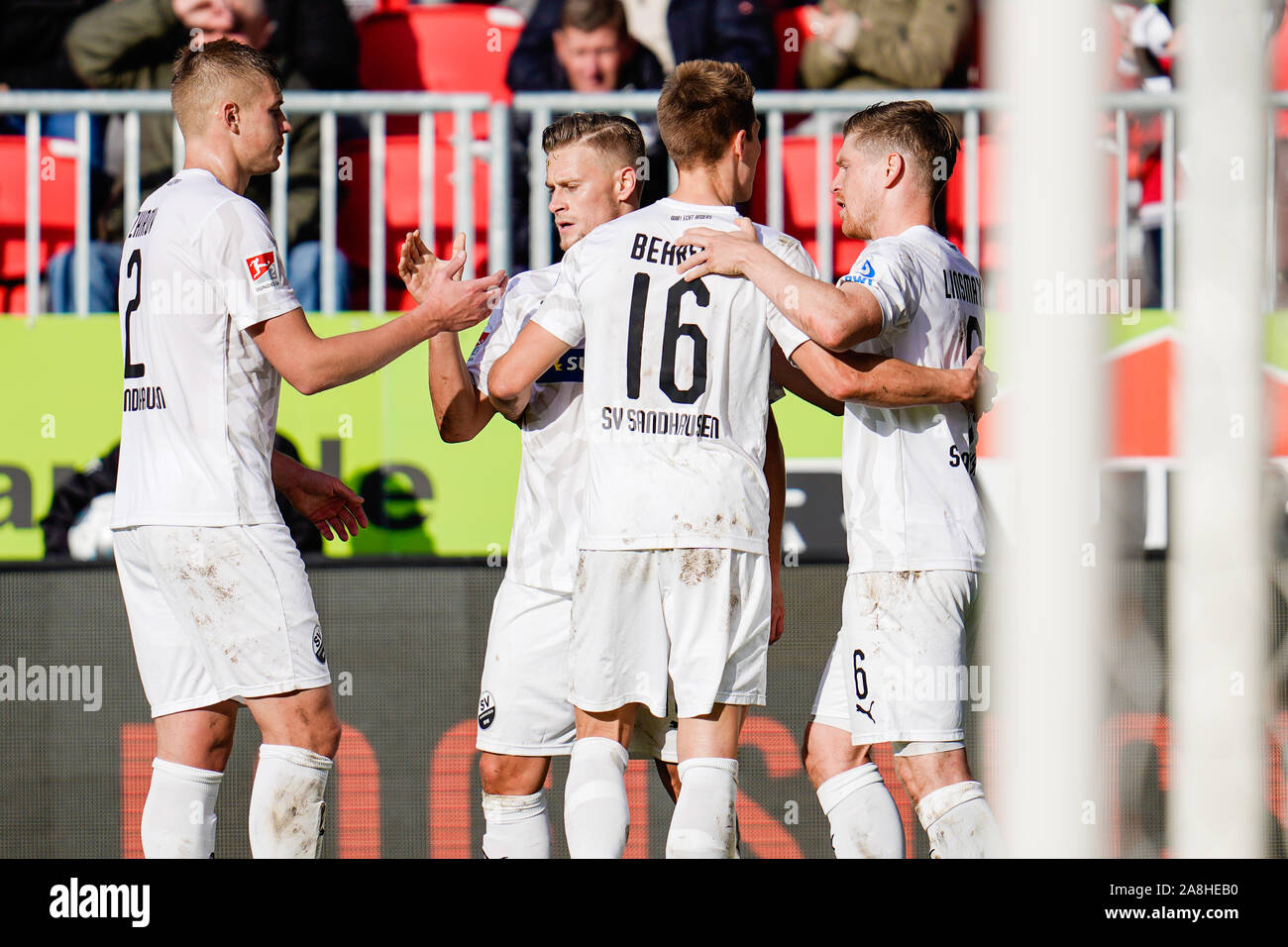 Sandhausen, Germany. 09th Nov, 2019. Soccer: 2nd Bundesliga, SV Sandhausen - SpVgg Greuther Fürth, 13th matchday, in the Hardtwaldstadion. Sandhausen's penalty kicker Kevin Behrens (2nd from right) cheers with his team-mates over the goal to 1:1. Credit: Uwe Anspach/dpa - IMPORTANT NOTE: In accordance with the requirements of the DFL Deutsche Fußball Liga or the DFB Deutscher Fußball-Bund, it is prohibited to use or have used photographs taken in the stadium and/or the match in the form of sequence images and/or video-like photo sequences./dpa/Alamy Live News Stock Photo