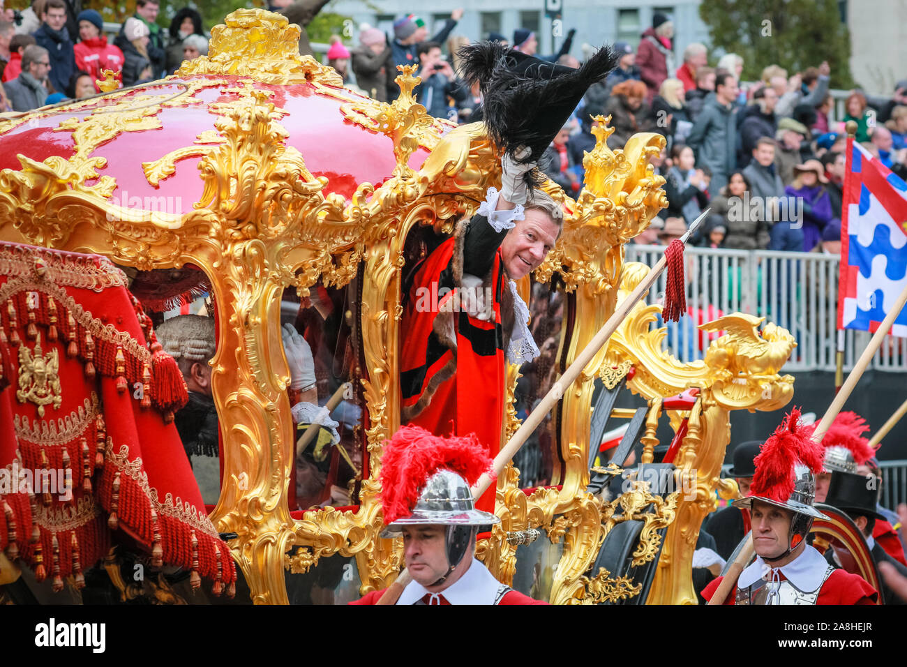 City of London, London, UK, 09th November 2019.  The 692nd Lord Mayor of London, Alderman William Russell, waves from the golden State Coach at St Paul's as the crowds cheer on the parade. The annual Lord Mayor's Show, a parade through the City of London that is 804 years old and this year features over 6000 participants, sees marching bands, military detachments, carriages, dance troupes, inflatables and many others make their way from Mansion House, via St Paul's to the Royal Courts of Justice. Credit: Imageplotter/Alamy Live News Credit: Imageplotter/Alamy Live News Stock Photo