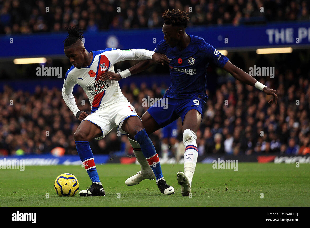 London Uk 9th November 2019london Uk 09th Nov 2019 Wilfried Zaha Of Crystal Palace L In