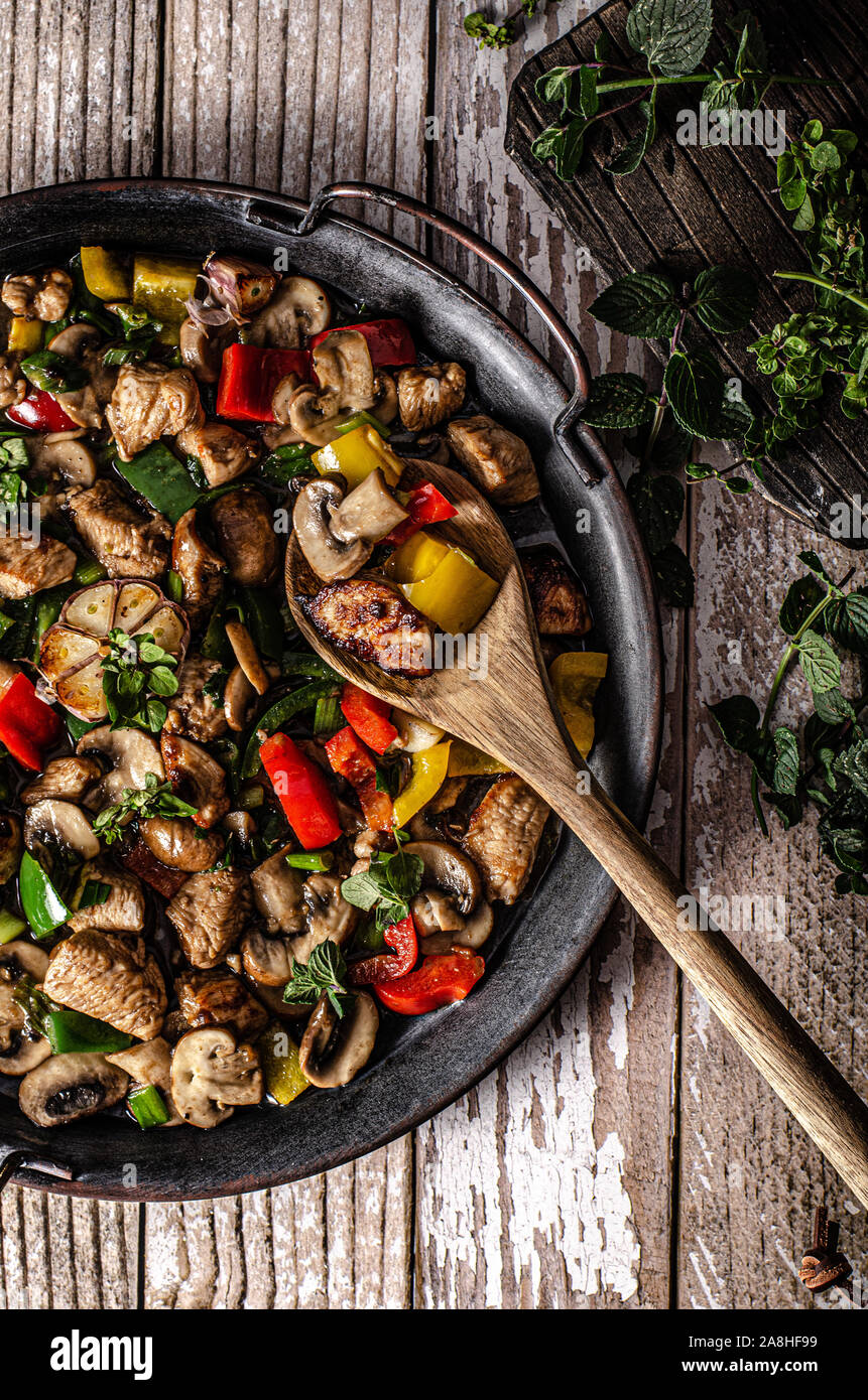 Stir fry chicken with vegetable, garlic and soy sauce Stock Photo - Alamy