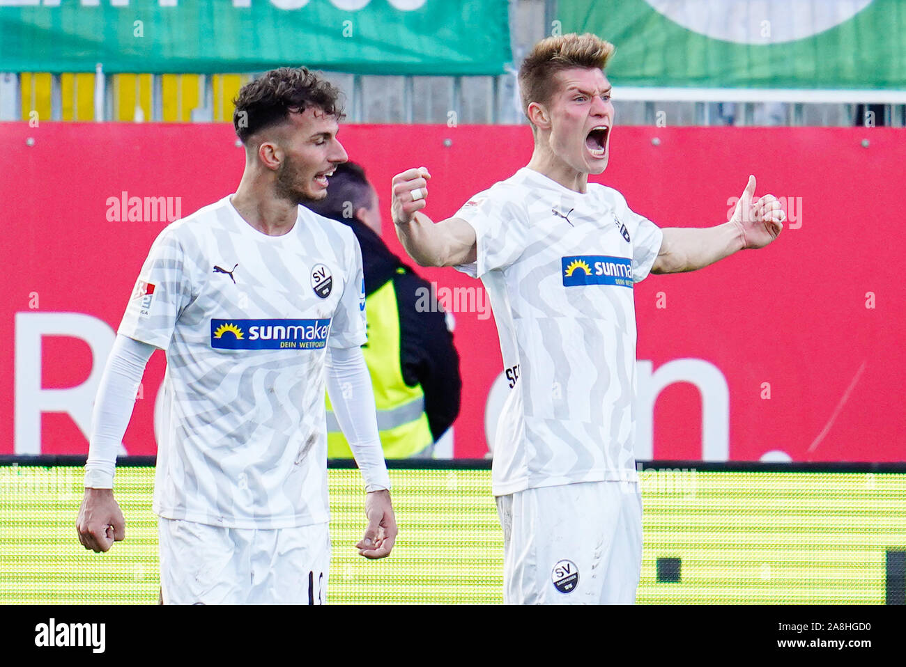 Sandhausen, Germany. 09th Nov, 2019. Soccer: 2nd Bundesliga, SV Sandhausen - SpVgg Greuther Fürth, 13th matchday, in the Hardtwaldstadion. Sandhausens scorer Kevin Behrens (r) cheers with Sandhausens Leart Paqarada (l) over the goal to 2:2. Credit: Uwe Anspach/dpa - IMPORTANT NOTE: In accordance with the requirements of the DFL Deutsche Fußball Liga or the DFB Deutscher Fußball-Bund, it is prohibited to use or have used photographs taken in the stadium and/or the match in the form of sequence images and/or video-like photo sequences./dpa/Alamy Live News Stock Photo