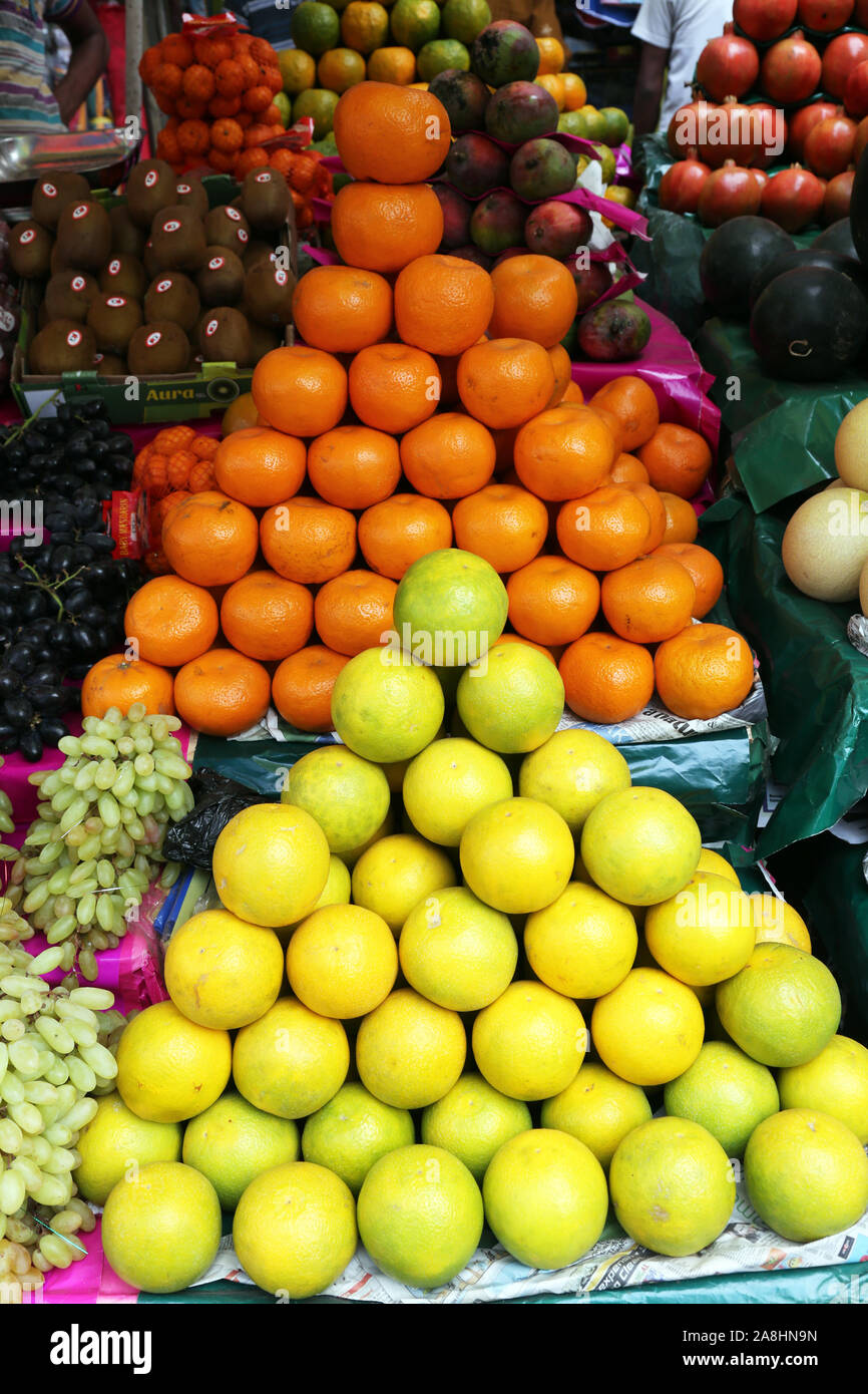 Fruit market in Kolkata Stock Photo Alamy