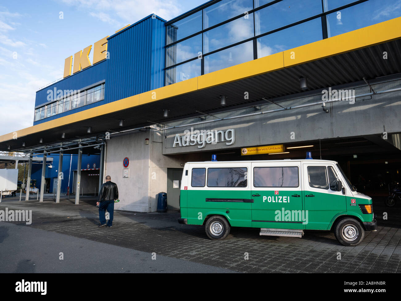 Frankfurt, Germany. 09 November 2019, Hessen, Frankfurt/Main: A police  forensic vehicle stands in front of a side entrance to an Ikea furniture  store in the Nieder-Eschbach district after a moneyman was shot