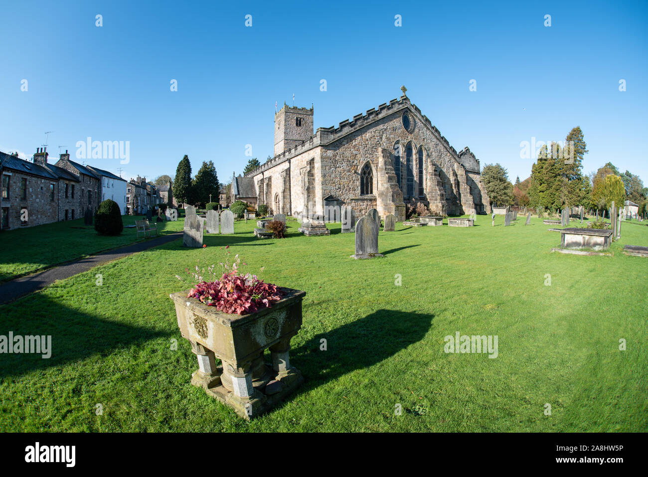 church-yard-uk-hi-res-stock-photography-and-images-alamy