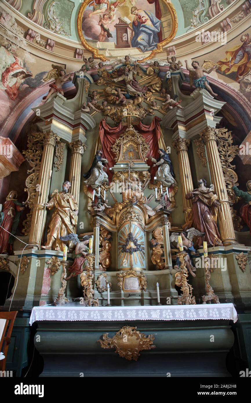 Altar catholic church hi-res stock photography and images - Alamy