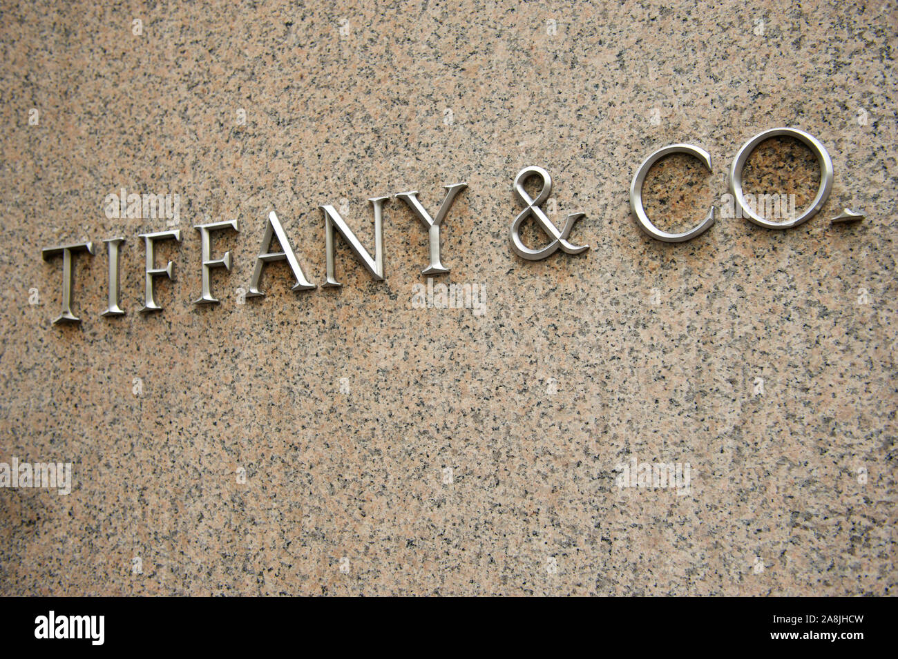Tiffany & Co, Fifth Avenue, New York at Christmas Stock Photo - Alamy