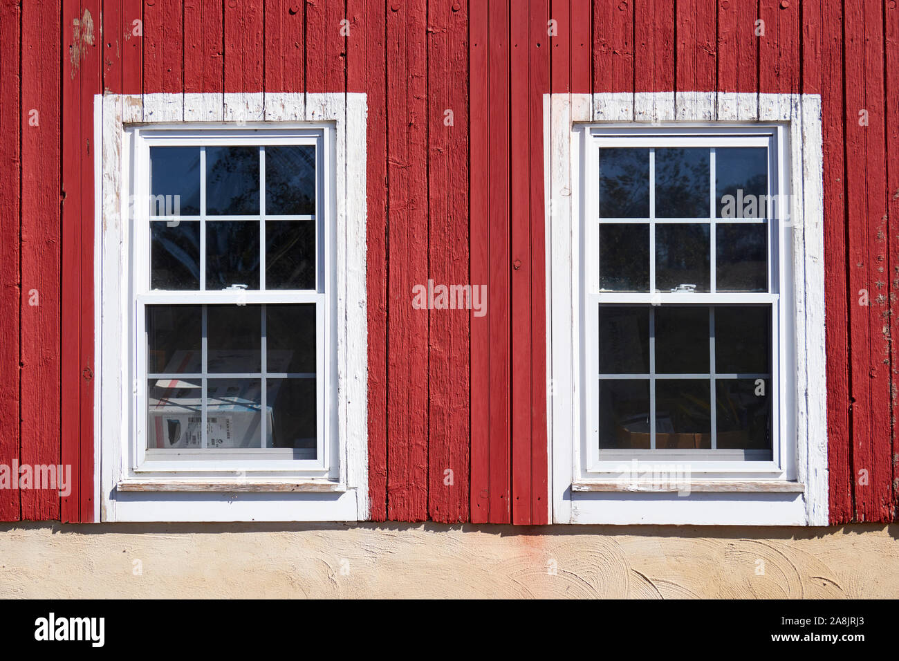 A bright red farm building in Berks County, Pensylvania, USA Stock Photo