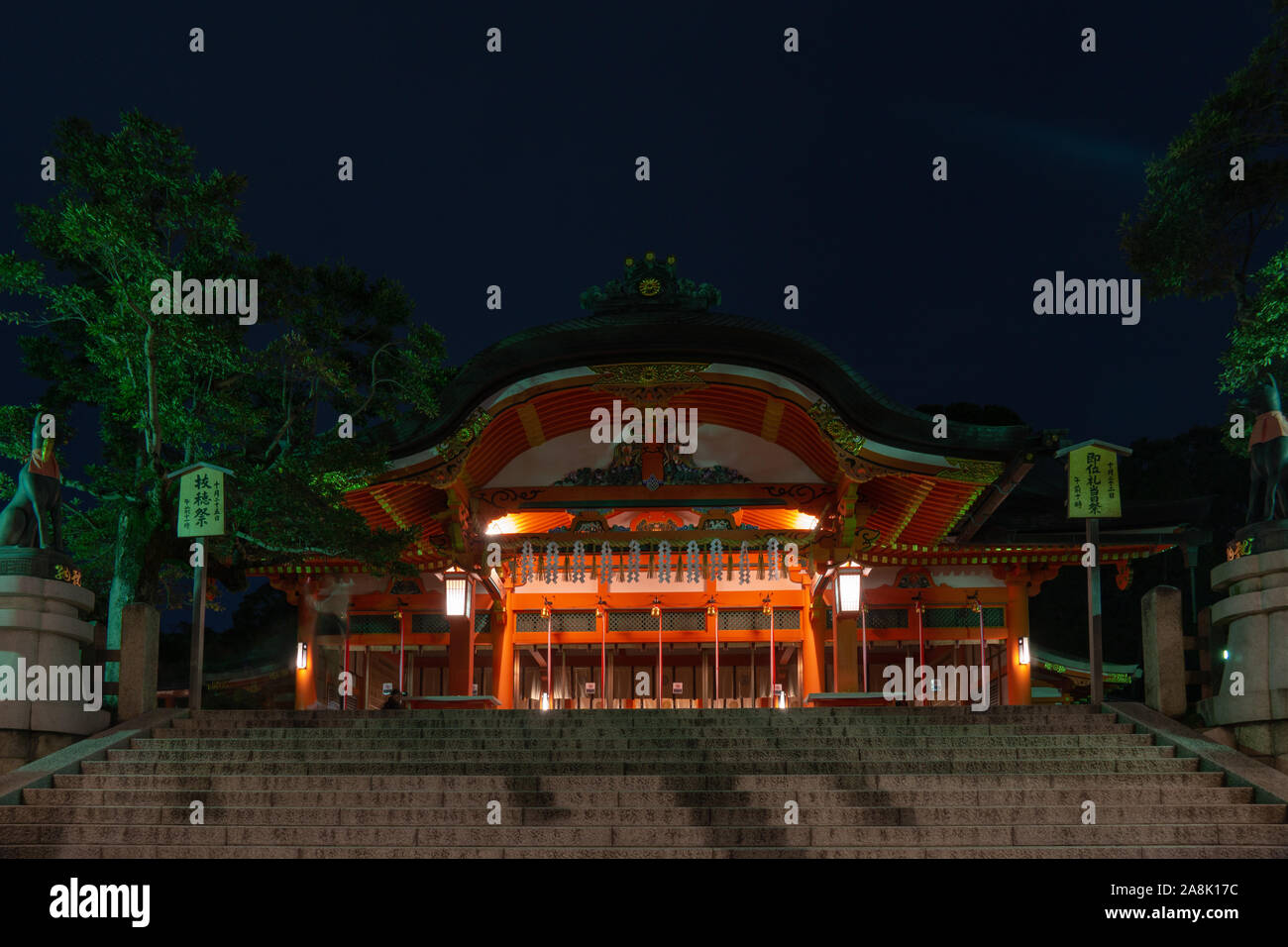 Red Torii gates in Fushimi Inari shrine in Kyoto, Japan at night Stock ...