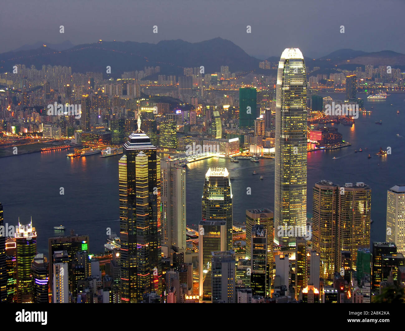 China, Hongkong bei Nacht, Skyline, Wolkenkratzer, Stock Photo