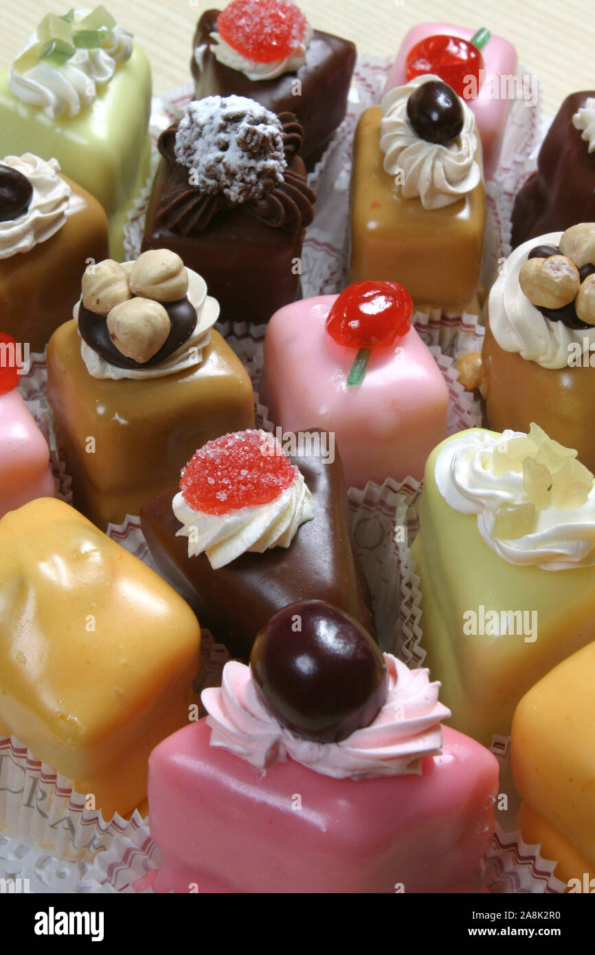 Verschiedene bunte Kuchenstücke, Torte, Stock Photo