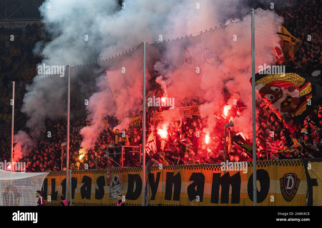 Dresden, Germany. 08th Nov, 2019. Soccer: 2nd Bundesliga, SG Dynamo Dresden - SV Wehen Wiesbaden, 13th matchday, in the Rudolf Harbig Stadium. Dynamos fans in the K-block ignite pyrotechnics. Credit: Robert Michael/dpa-Zentralbild/dpa - IMPORTANT NOTE: In accordance with the requirements of the DFL Deutsche Fußball Liga or the DFB Deutscher Fußball-Bund, it is prohibited to use or have used photographs taken in the stadium and/or the match in the form of sequence images and/or video-like photo sequences./dpa/Alamy Live News Stock Photo