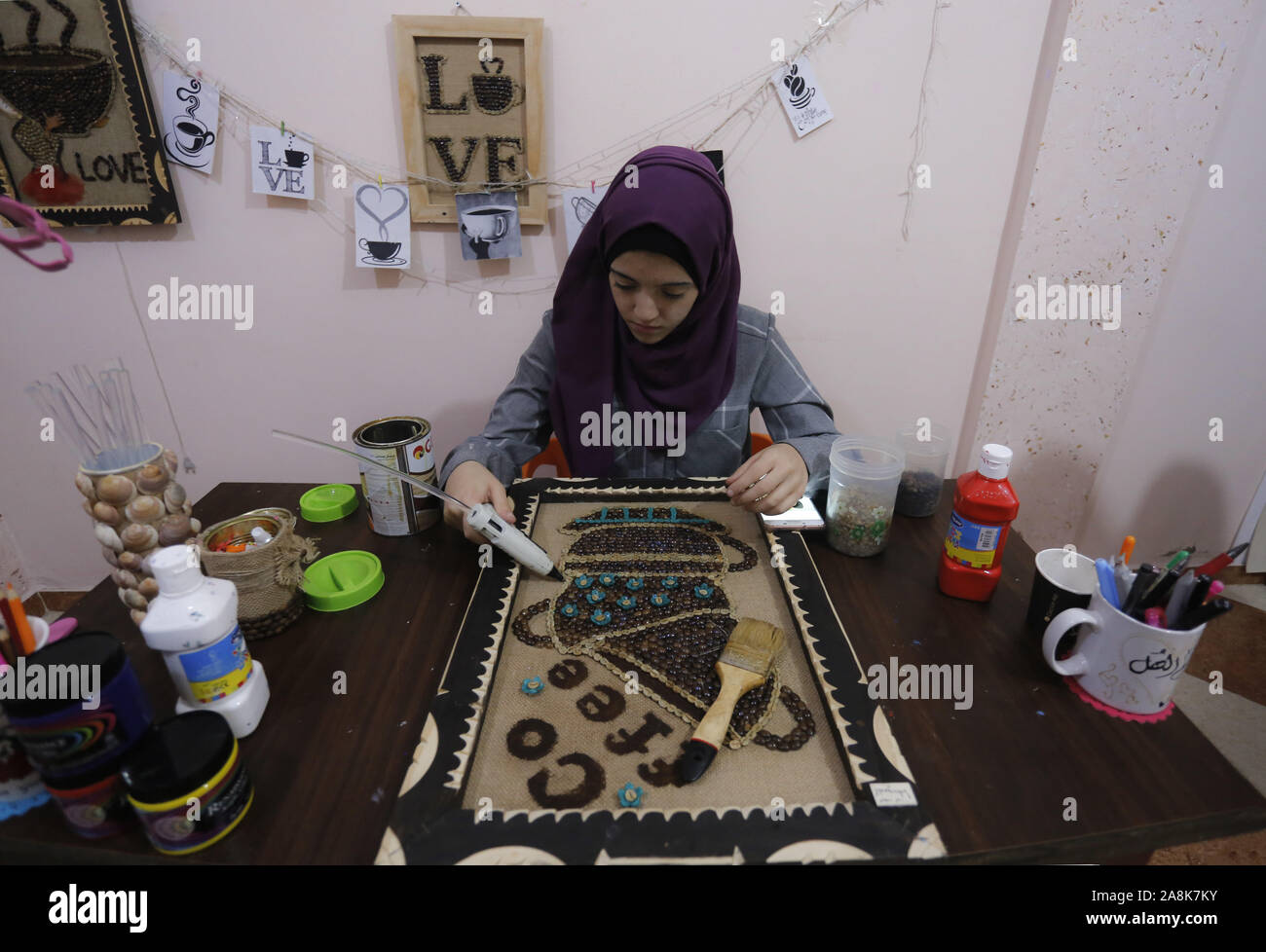 Gaza Palestine 9th Nov 2019 Hala Abu Kaoud Puts The