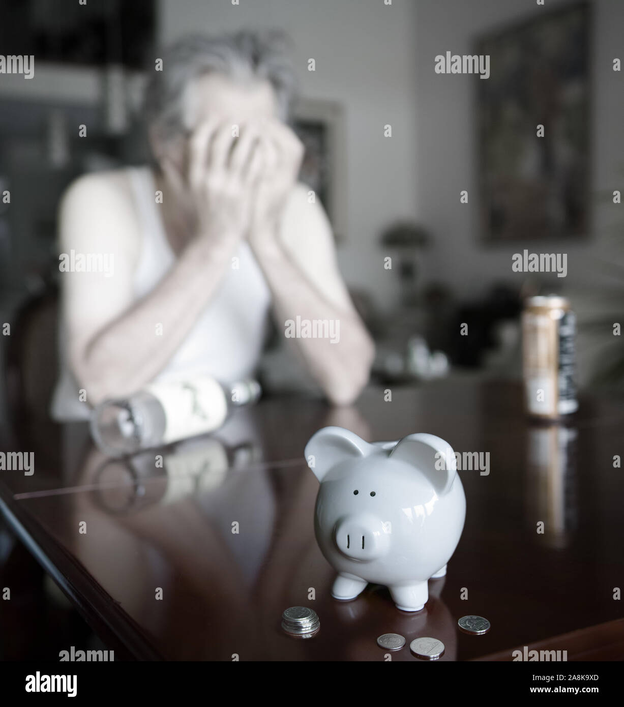 Piggy bank crying hi-res stock photography and images - Alamy