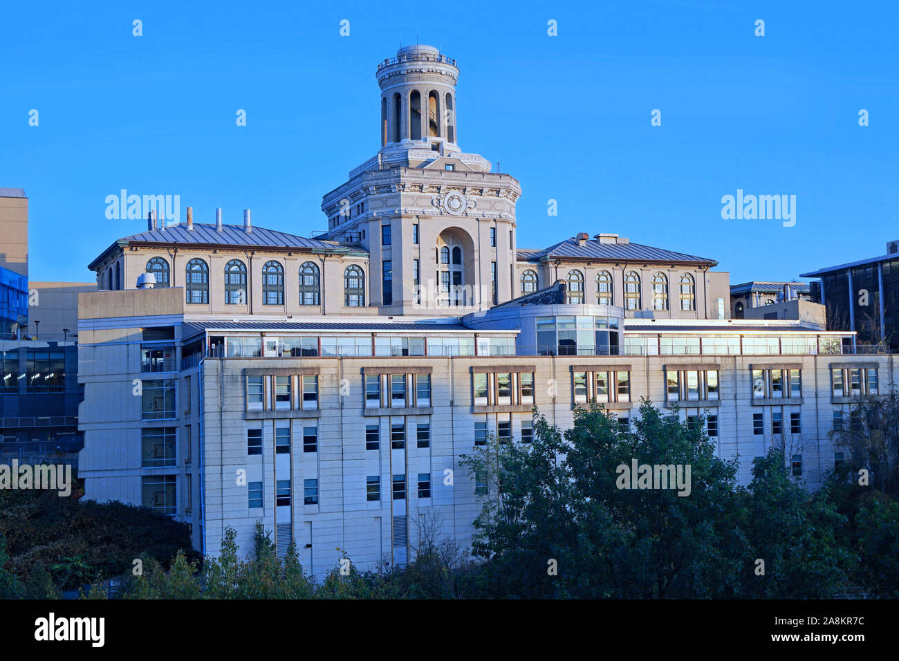 PITTSBURGH - NOVEMBER 2019:  Harmerschlag Hall at Carnegie-Mellon University, ranked as the best graduate program in computer science in the USA. Stock Photo