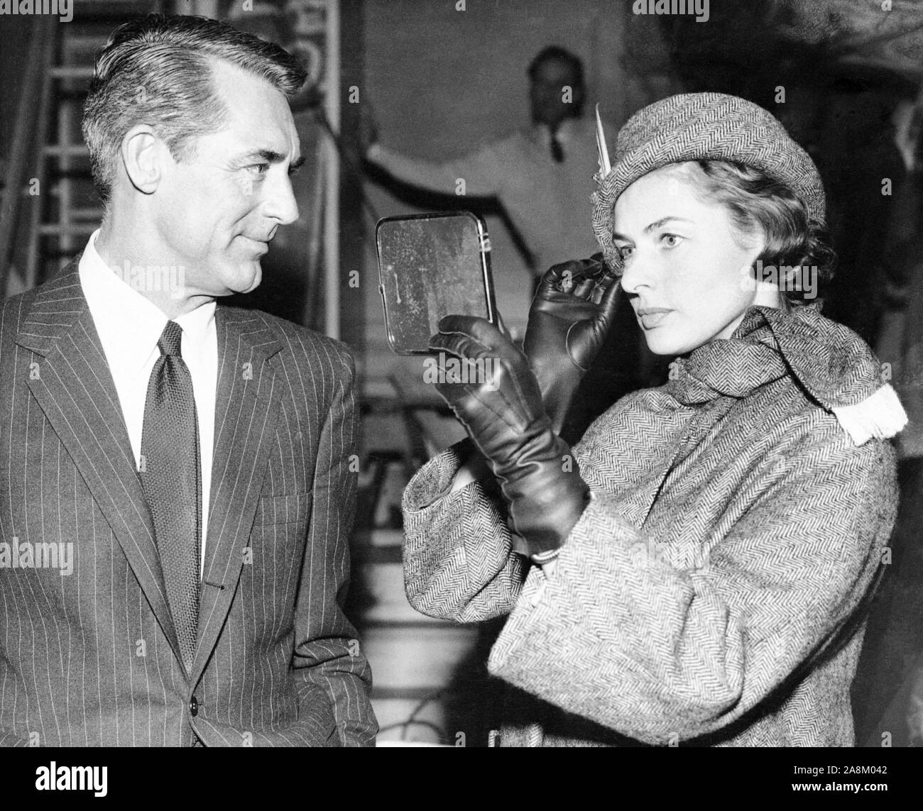 CARY GRANT and INGRID BERGMAN in INDISCREET (1958), directed by STANLEY DONEN. Credit: WARNER BROTHERS / Album Stock Photo