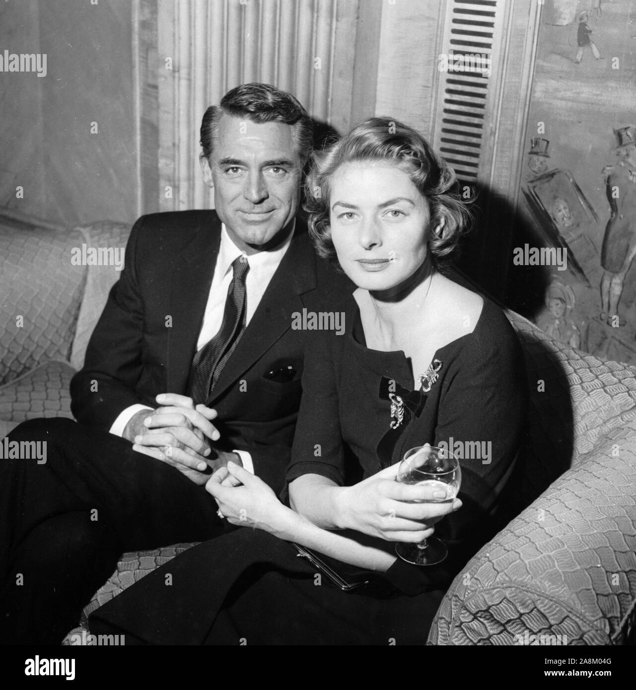 CARY GRANT and INGRID BERGMAN in INDISCREET (1958), directed by STANLEY DONEN. Credit: WARNER BROTHERS / Album Stock Photo