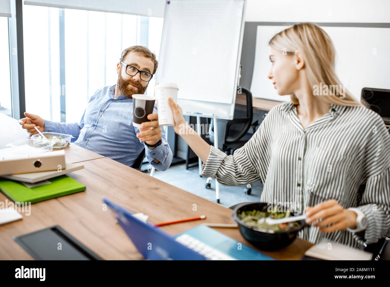 Office worker eating lunch hires stock photography and images Alamy