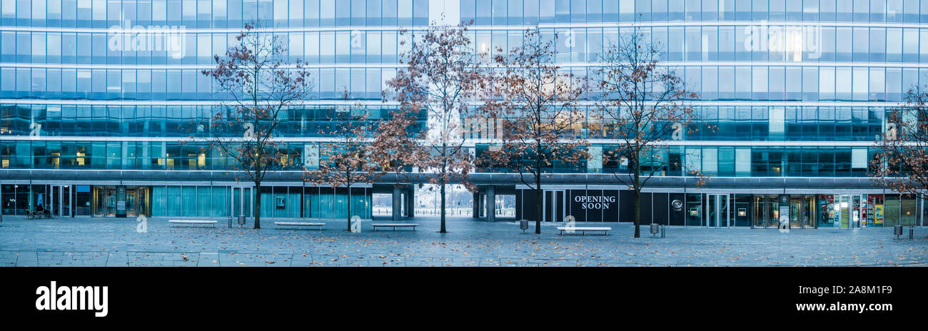 Modern office hi-res stock photography and images - Alamy