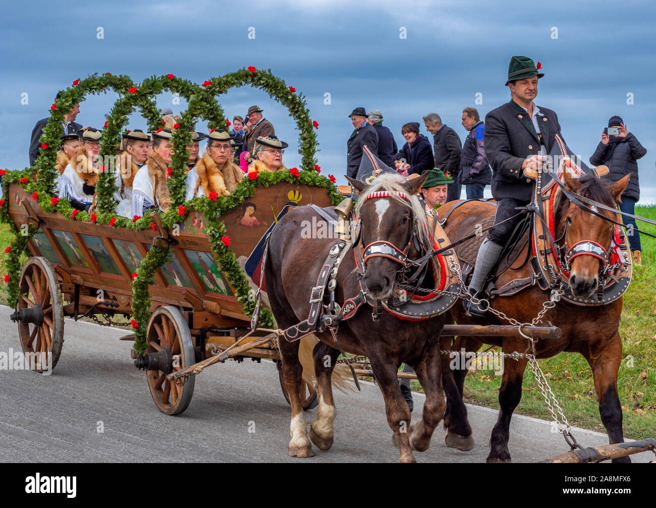 Carriage at the Leonhardi procession to Froschhausen, Murnau, Pfaffenwinkel region, Upper Bavaria, Bavaria, Germany, Europe Stock Photo