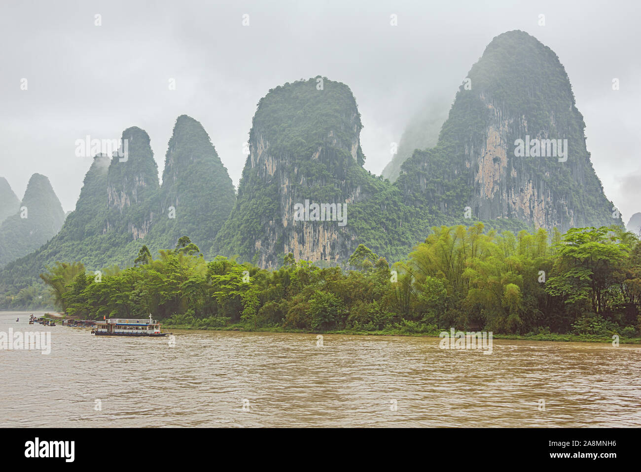 Steep hills overlooking Xingpingzhen fishing village in the vicinity of Yangshuo near Guilin Stock Photo