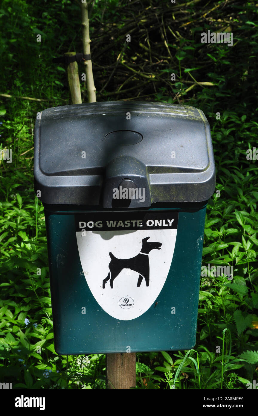 Dog dirt bin hires stock photography and images Alamy