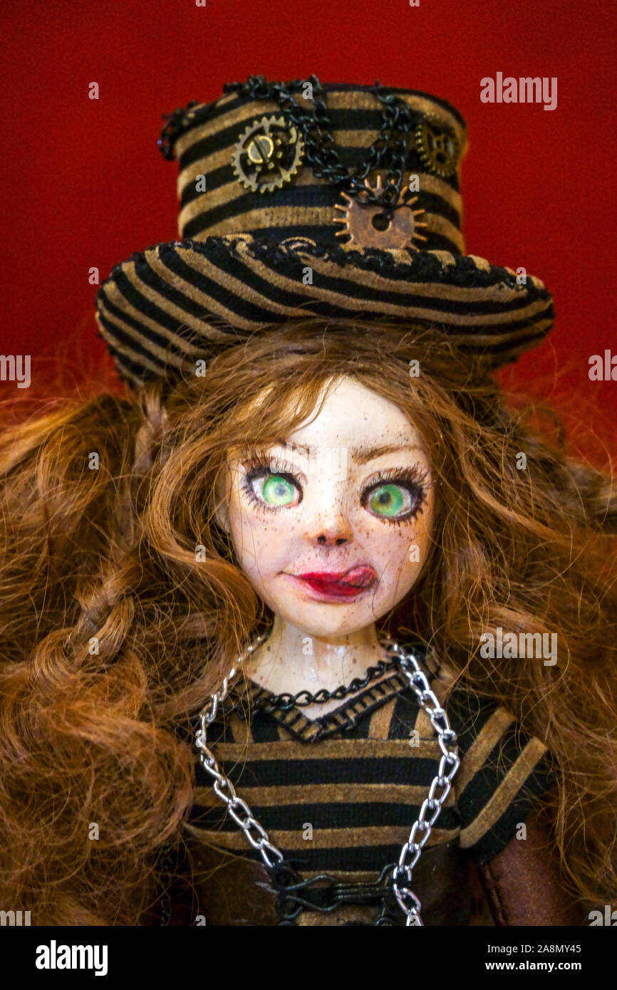 creepy blythe doll