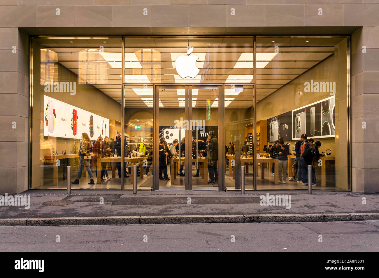 Orlando, FL USA - November 20, 2020: Salespeople and customers at an Apple  store looking at the latest Apple products for sale Stock Photo - Alamy