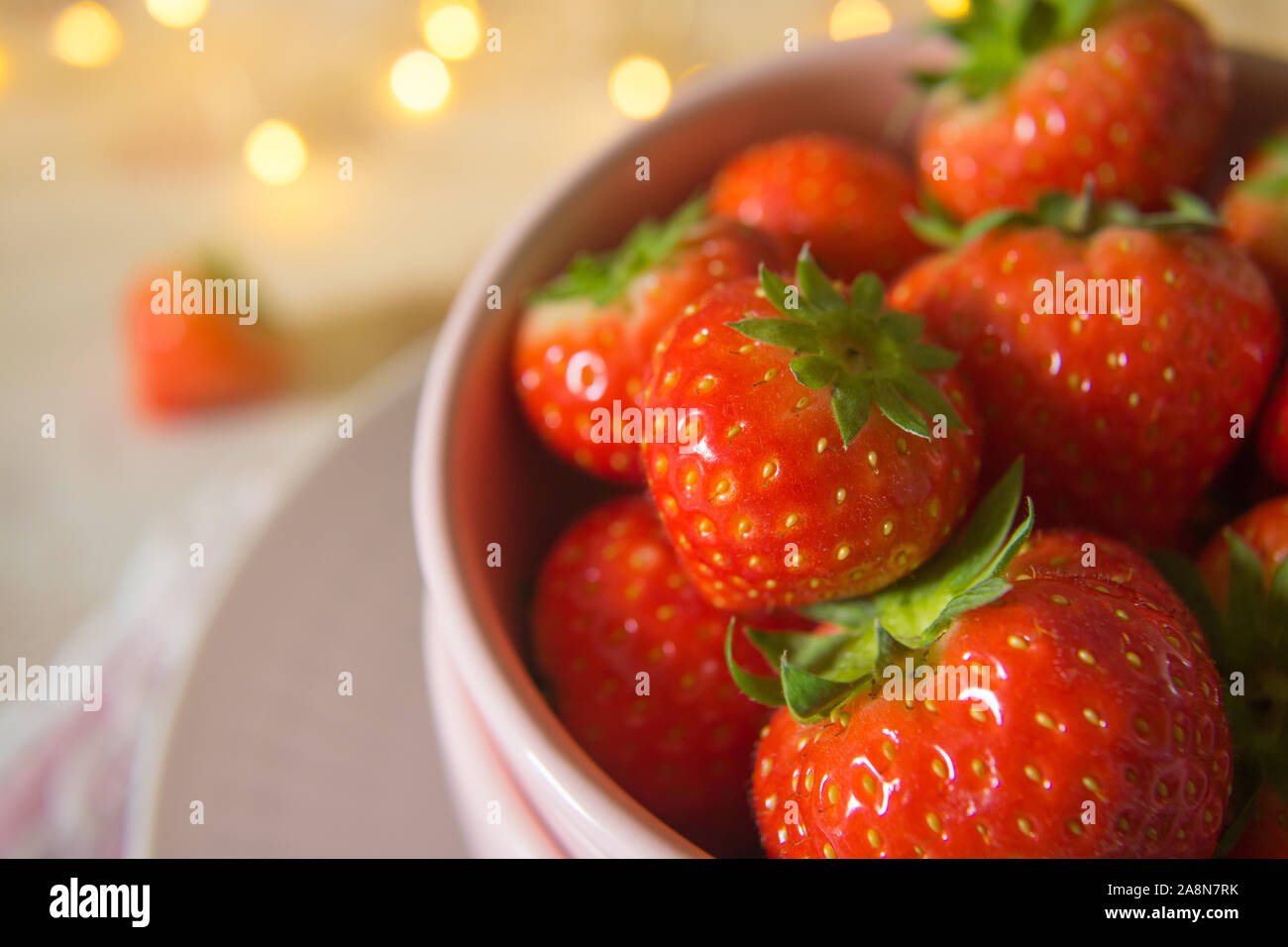 Strawberries and cream in a bowl hi-res stock photography and images ...