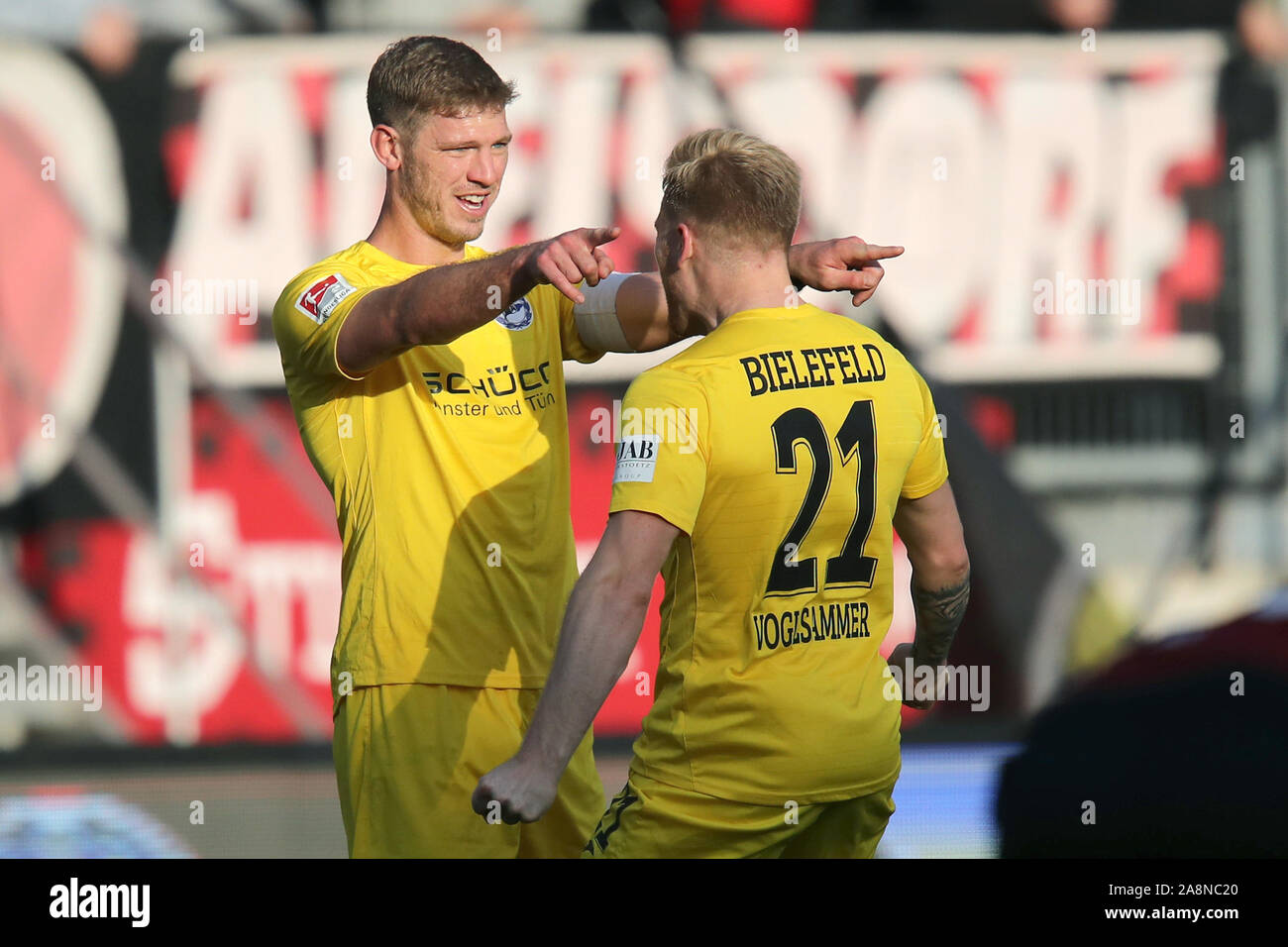 10 November 2019, Bavaria, Nuremberg: Soccer: 2nd Bundesliga, 1st FC Nuremberg - Arminia Bielefeld, 13th matchday in Max Morlock Stadium. The Bielefelder Fabian Klos (l) cheers with his colleague Andreas Voglsammer about his goal to 1:4. Photo: Daniel Karmann/dpa - IMPORTANT NOTE: In accordance with the requirements of the DFL Deutsche Fußball Liga or the DFB Deutscher Fußball-Bund, it is prohibited to use or have used photographs taken in the stadium and/or the match in the form of sequence images and/or video-like photo sequences. Stock Photo