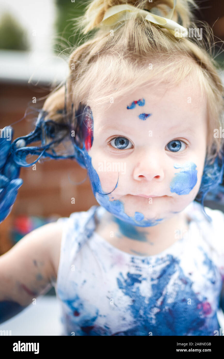 School girl colouring in picture hi-res stock photography and images ...