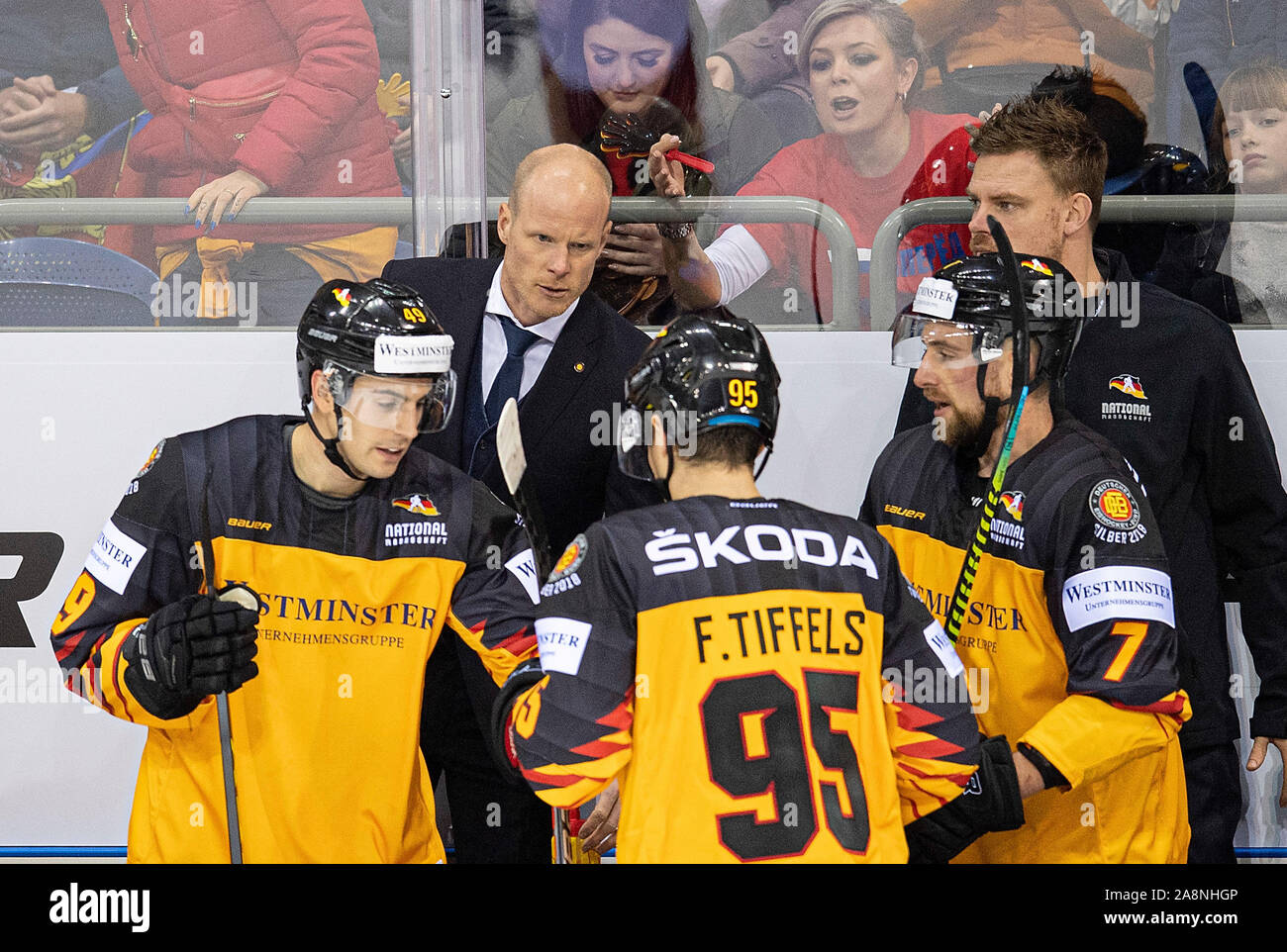 DEB coach Toni SOEDERHOLM (Söderholm) gives Instructions, Germany (GER) - Russia (RUS) 4: 3, on 07.11.2019 Hockey, Germany Cup on 7-11.11.2019 in Krefeld / Germany. | Usage worldwide Stock Photo
