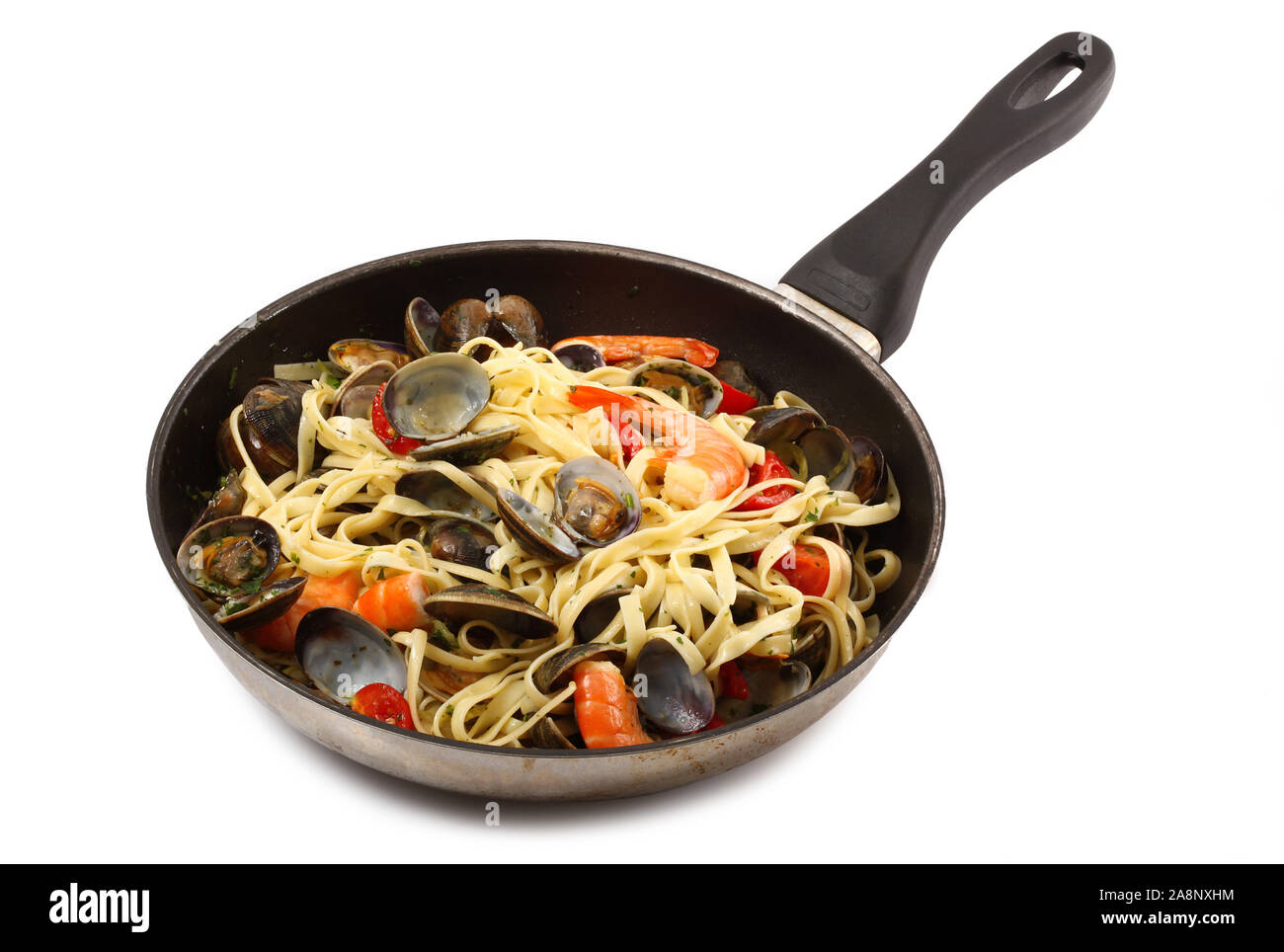 original italian pasta with clams and prawns Stock Photo Alamy