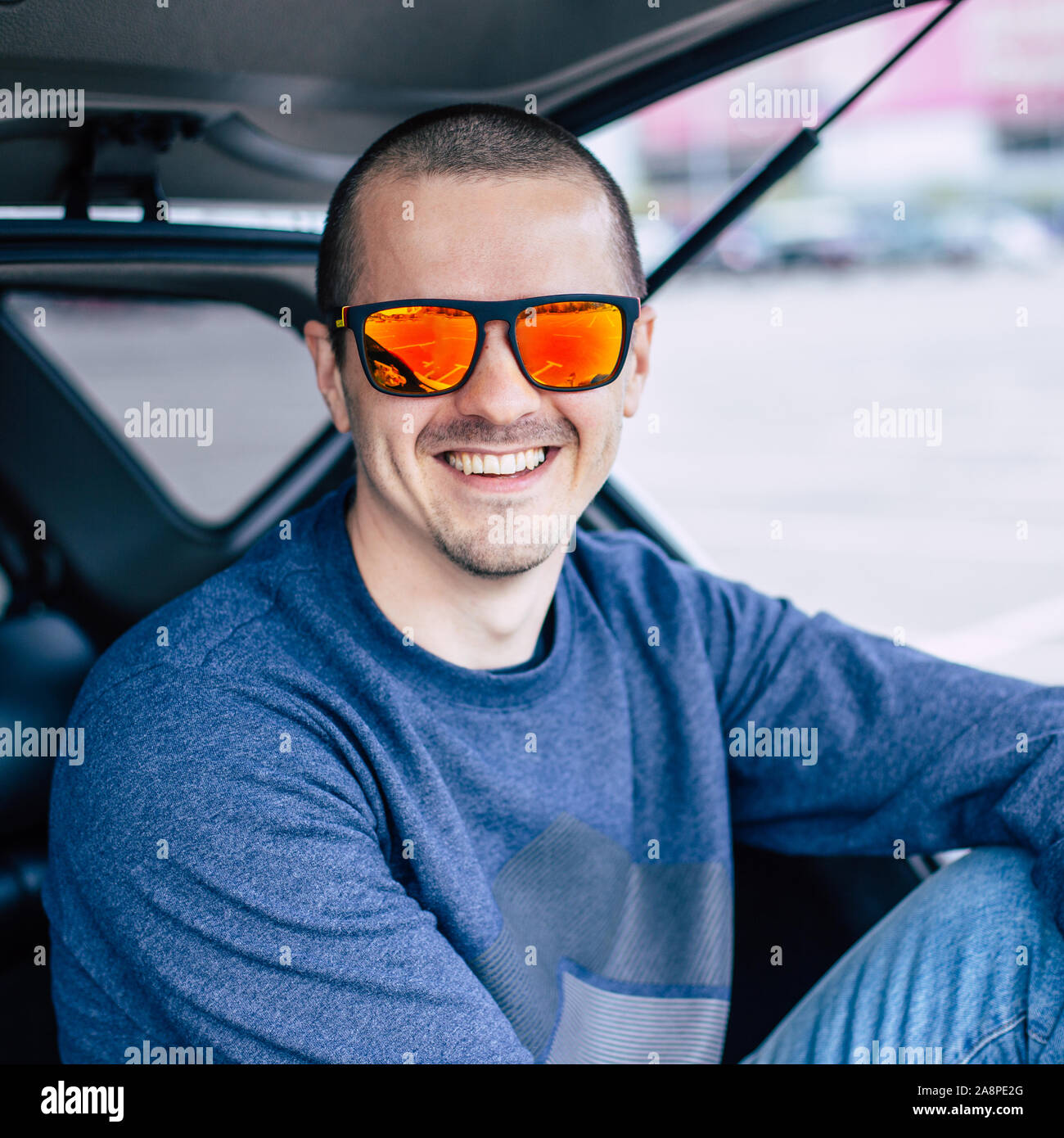 Man in the sunglasses hi-res stock photography and images - Alamy