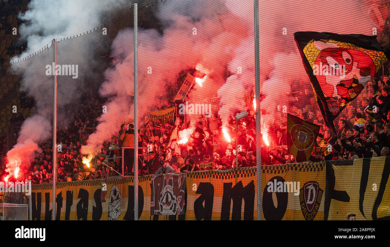Dresden, Germany. 08th Nov, 2019. Soccer: 2nd Bundesliga, SG Dynamo Dresden - SV Wehen Wiesbaden, 13th matchday, in the Rudolf Harbig Stadium. Dynamos fans in the K-block ignite pyrotechnics. Credit: Robert Michael/dpa-Zentralbild/dpa - IMPORTANT NOTE: In accordance with the requirements of the DFL Deutsche Fußball Liga or the DFB Deutscher Fußball-Bund, it is prohibited to use or have used photographs taken in the stadium and/or the match in the form of sequence images and/or video-like photo sequences./dpa/Alamy Live News Stock Photo