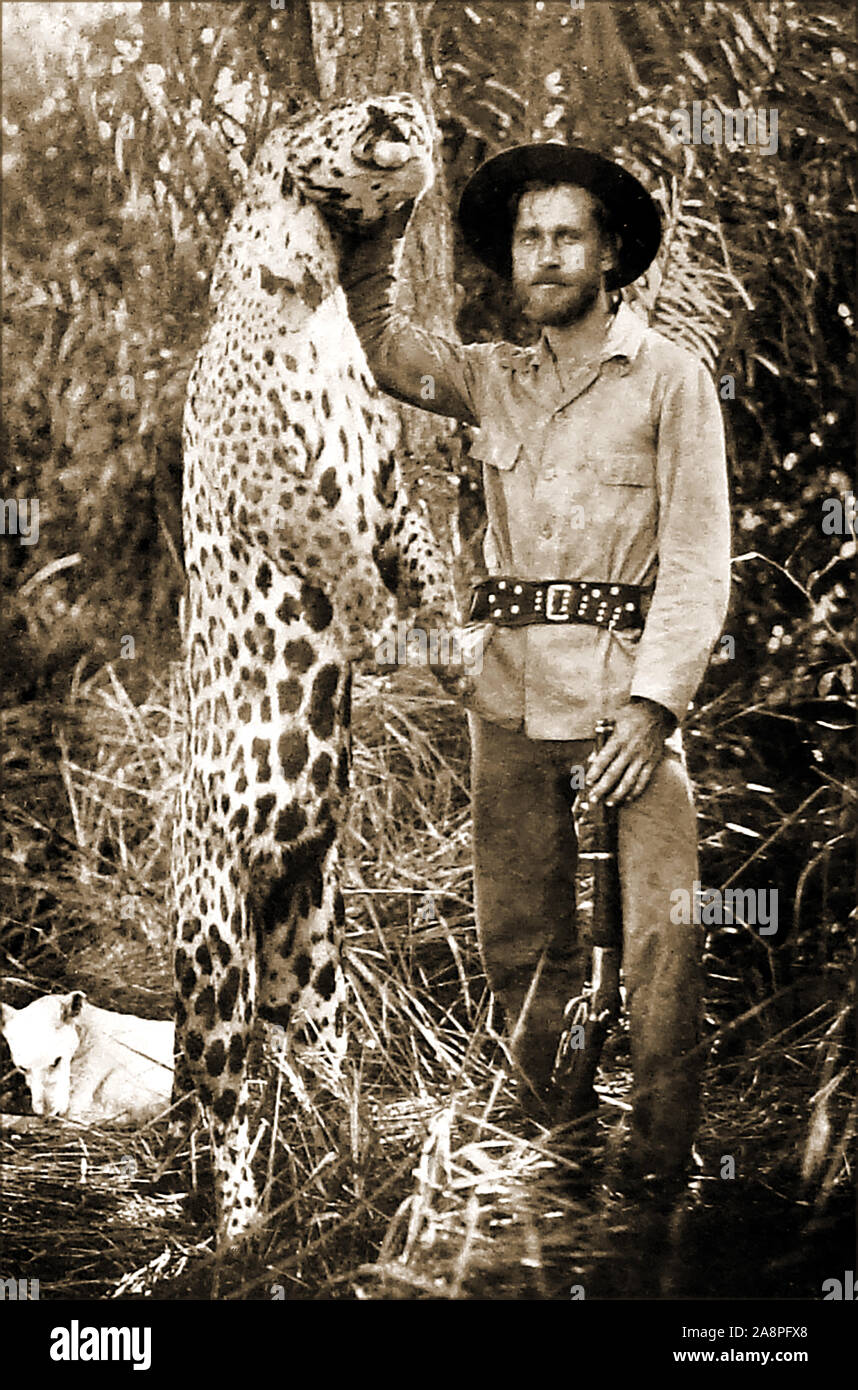 Alexander 'Sasha' Siemel  1890-1970.  -  A vintage  1932 portrait of the   Latvian born  / American / Argentinian big game hunter, author and  guide  Alejandro Siemel , known at the time as Tiger Man or the White Spear Man Stock Photo