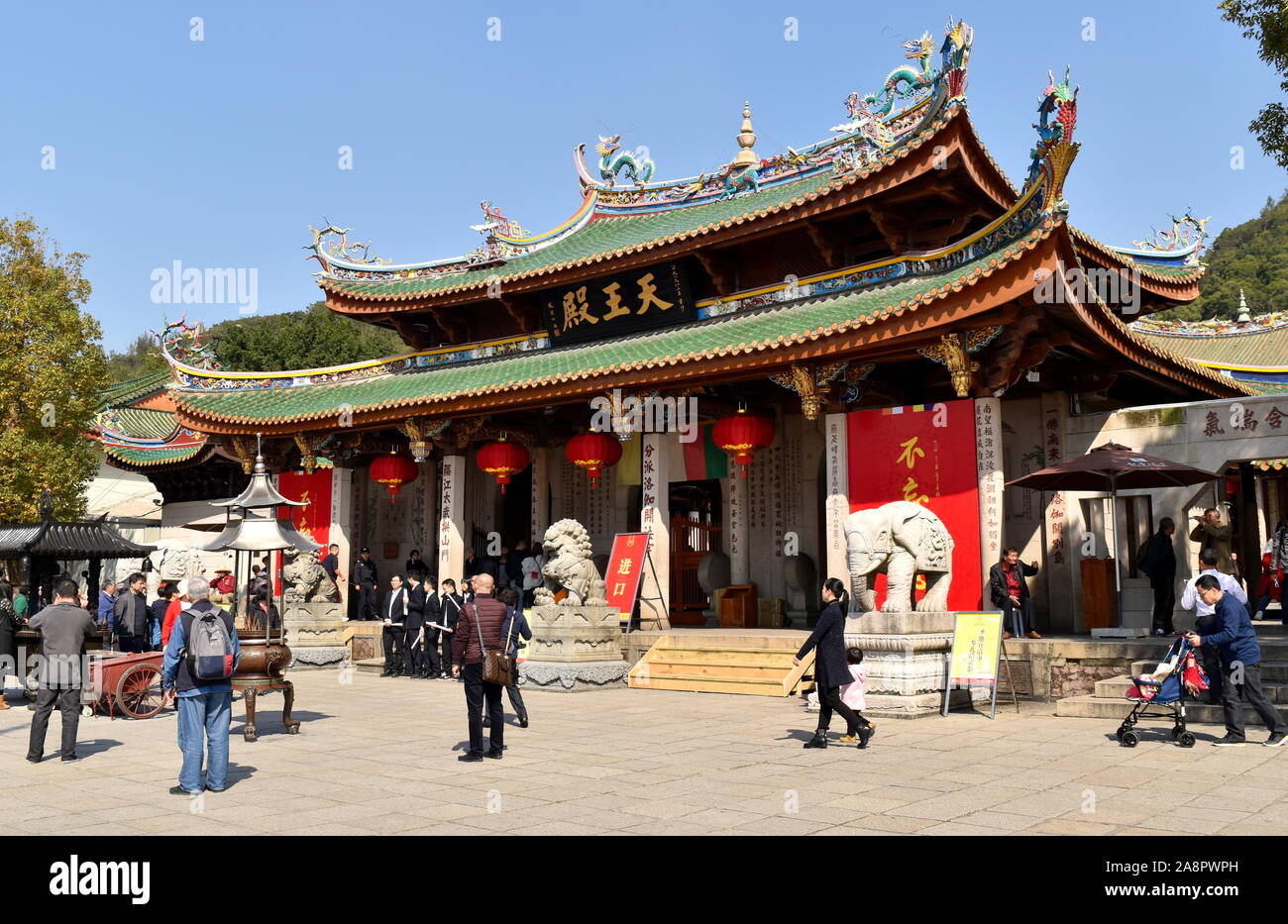 Main gate of ancient Nanputuo Buddhist temple, Xiamen, China Stock Photo