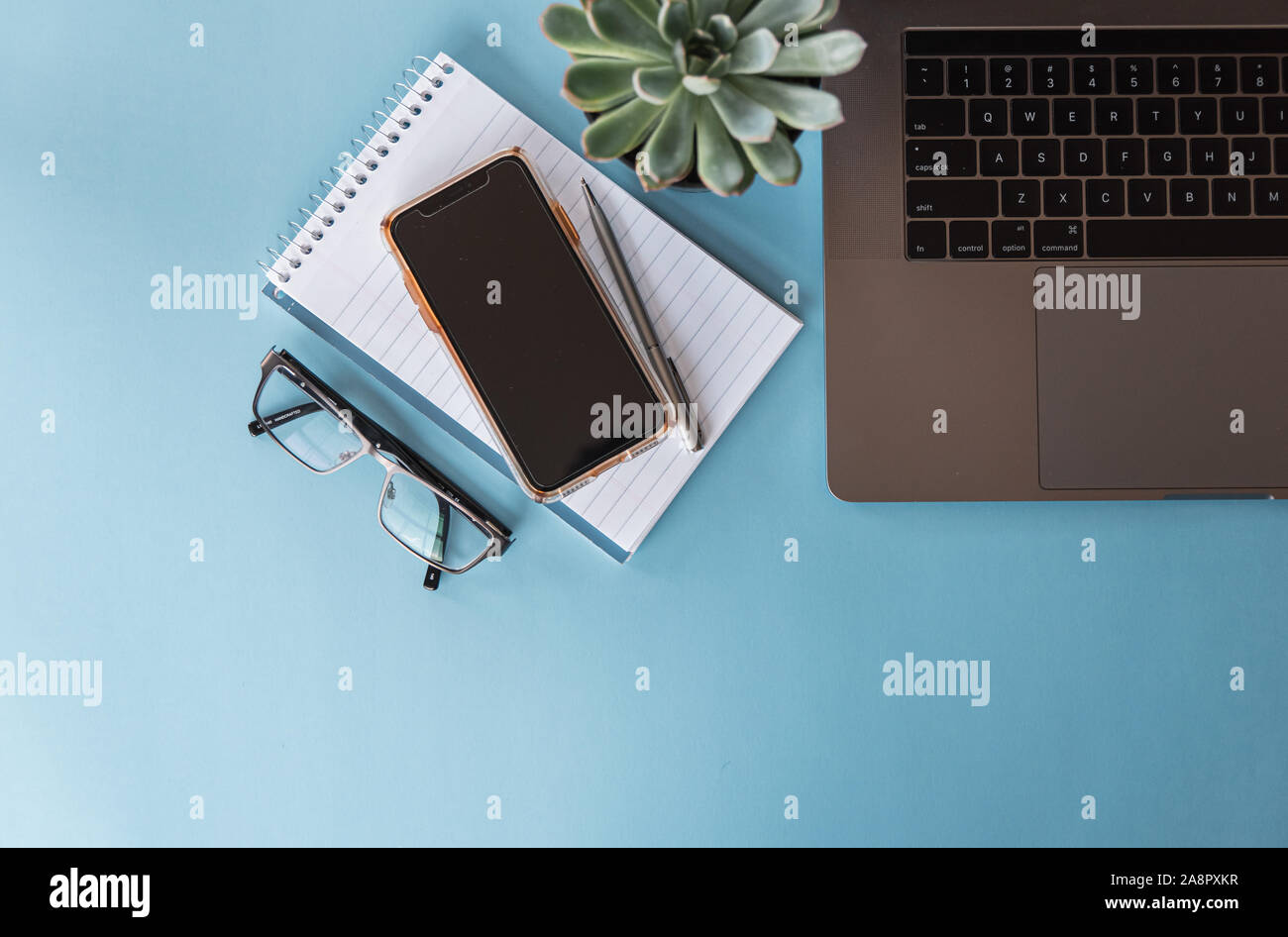 Overhead workspace hi-res stock photography and images - Alamy
