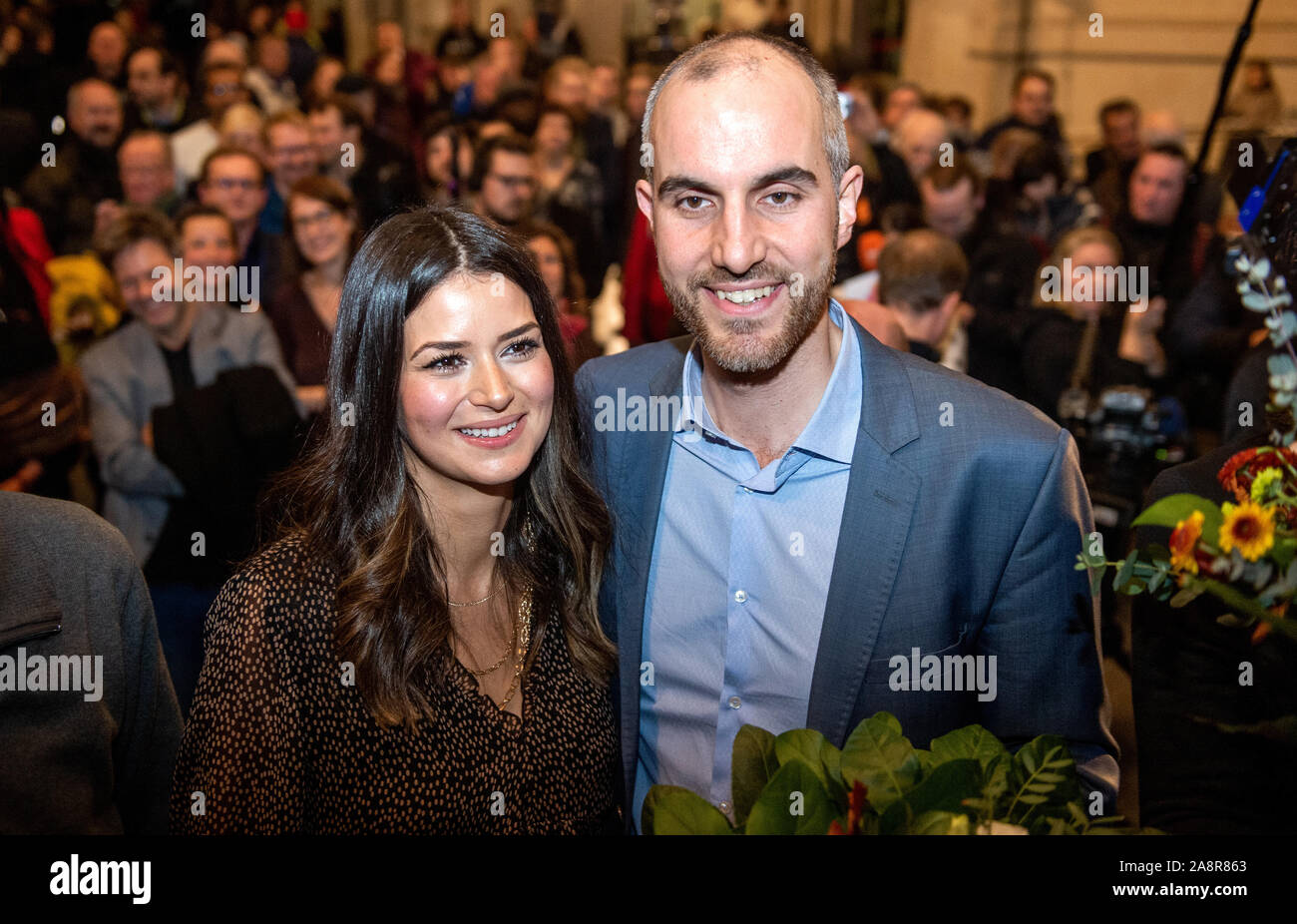 Hanover, Germany. 10th Nov, 2019. Belit Onay (Bündnis 90/Die Grünen), top candidate in the mayoral election, is standing with his wife Derya in the town hall after the announcement of the election results. Since none of the ten candidates received more than 50 percent of the votes in the first ballot on 27 October 2019, a run-off ballot was held. Credit: Hauke-Christian Dittrich/dpa/Alamy Live News Stock Photo