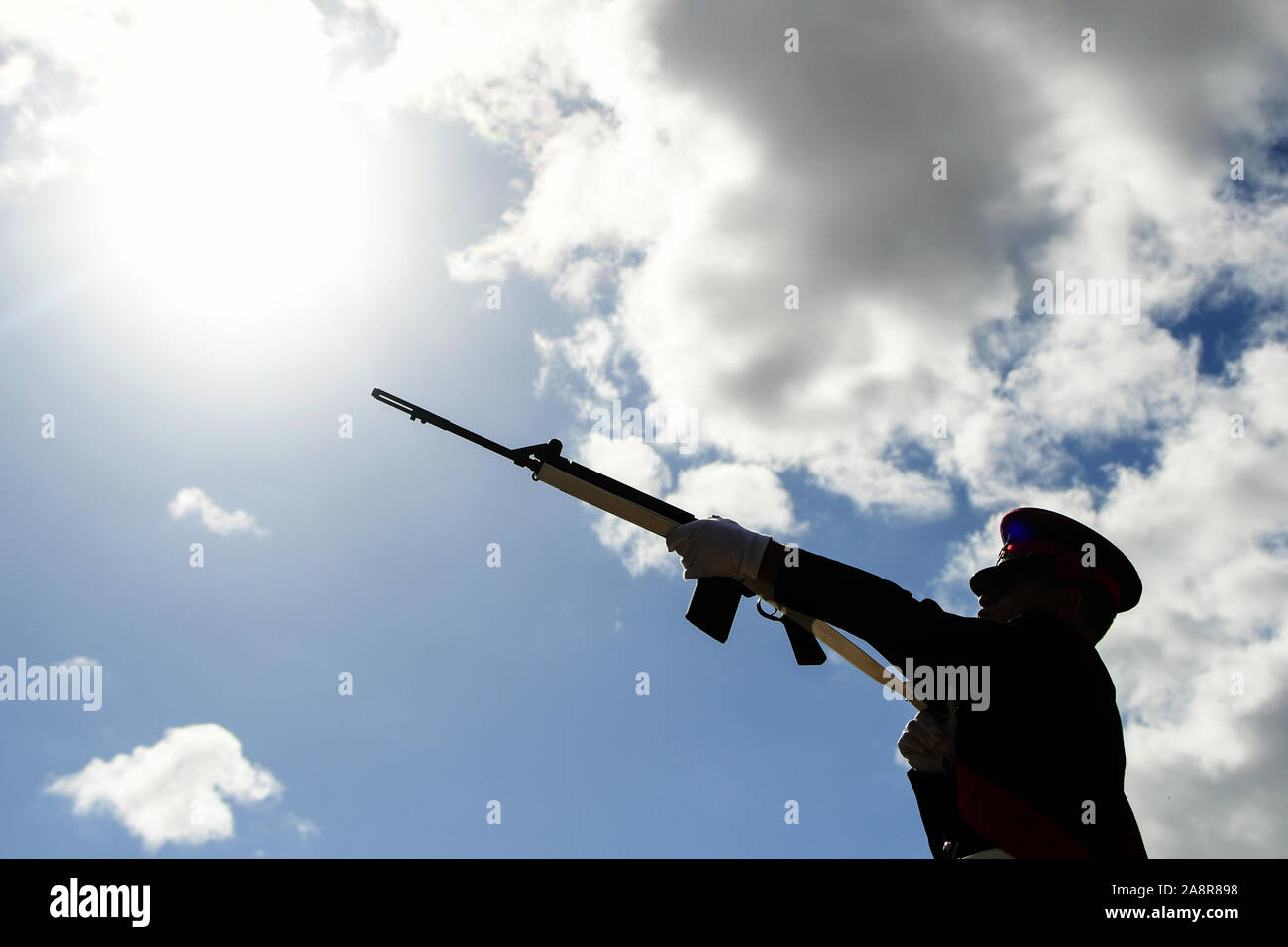(191110) -- FLORIANA (MALTA), Nov. 10, 2019 (Xinhua) -- A soldier lifts the gun up to salute the war dead in Floriana, Malta, on Nov. 10, 2019. Malta marked Remembrance Day to salute the war dead on Sunday. (Photo by Jonathan Borg/Xinhua) Stock Photo