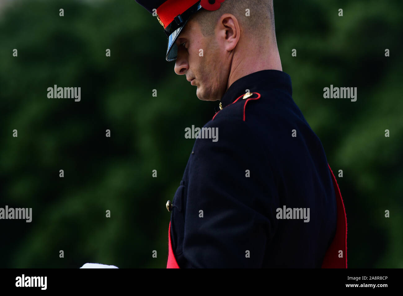 (191110) -- FLORIANA (MALTA), Nov. 10, 2019 (Xinhua) -- A soldier bows his head in silence to salute the war dead in Floriana, Malta, on Nov. 10, 2019. Malta marked Remembrance Day to salute the war dead on Sunday. (Photo by Jonathan Borg/Xinhua) Stock Photo