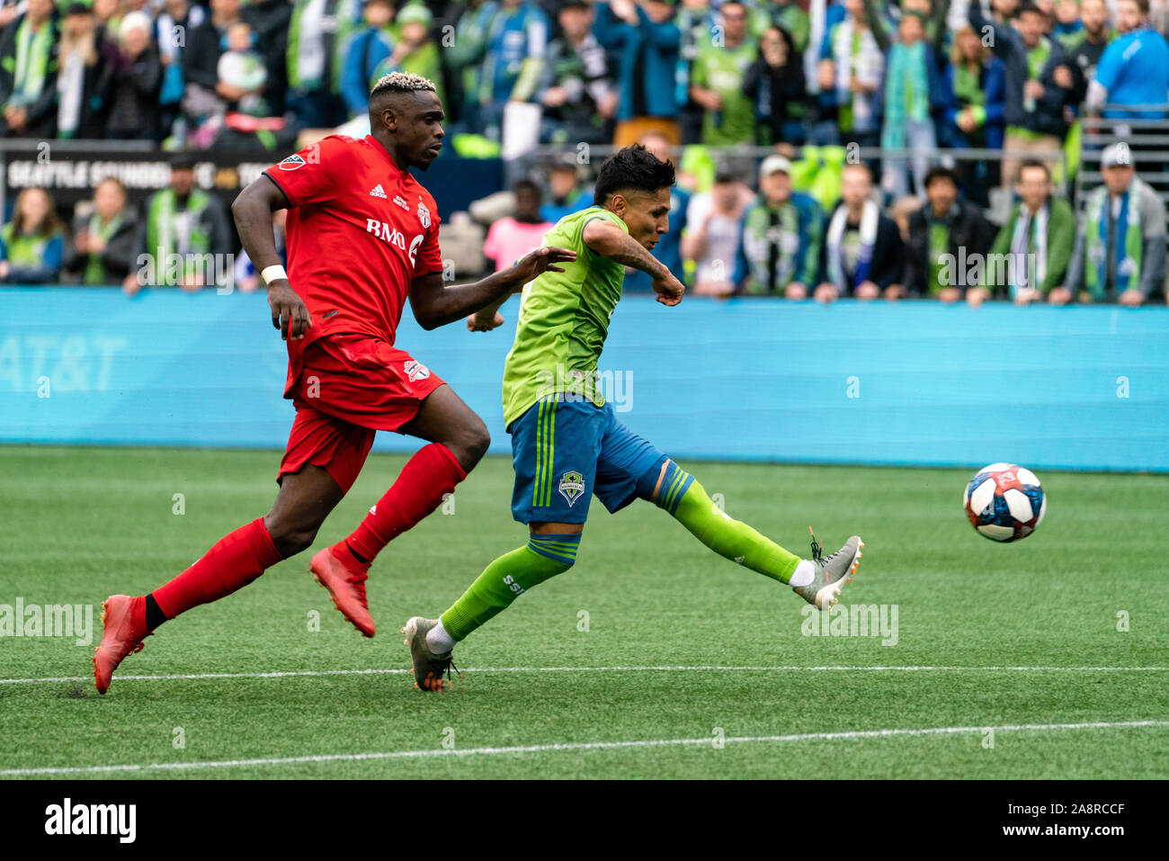 Seattle, USA. 10th Nov, 2019. Raul Ruidiaz (9) shoots and scores Seattle's third goal of the game in 90th minute as the Sounders cruised past Toronto to win the MLS Cup. Credit: Ben Nichols/Alamy Live News Stock Photo