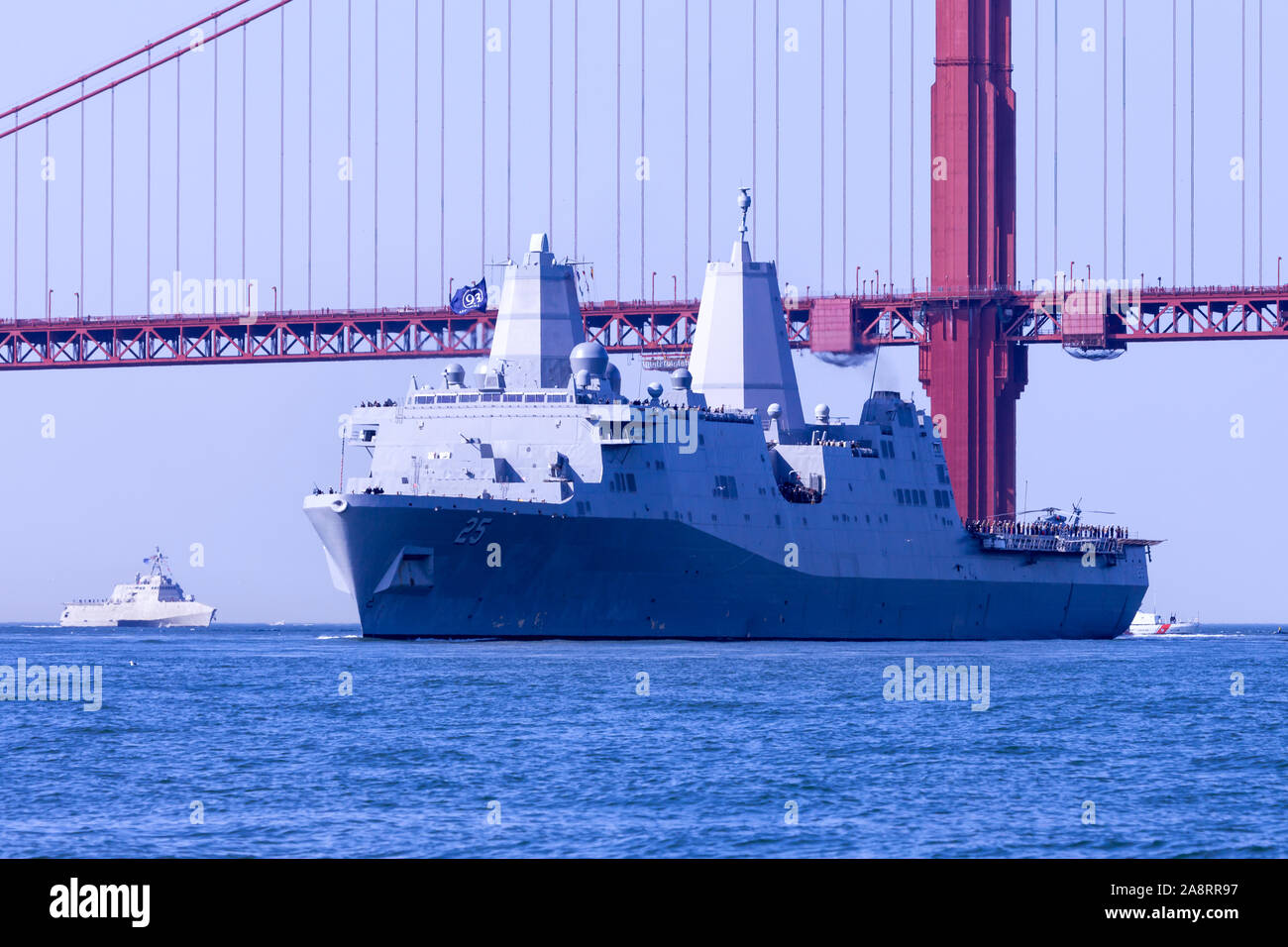 San Antonio-class amphibious transport dock USS Somerset (LPD-25) passes under the Golden Gate Bridge as it leads the Parade of Ships during the 2019 Stock Photo
