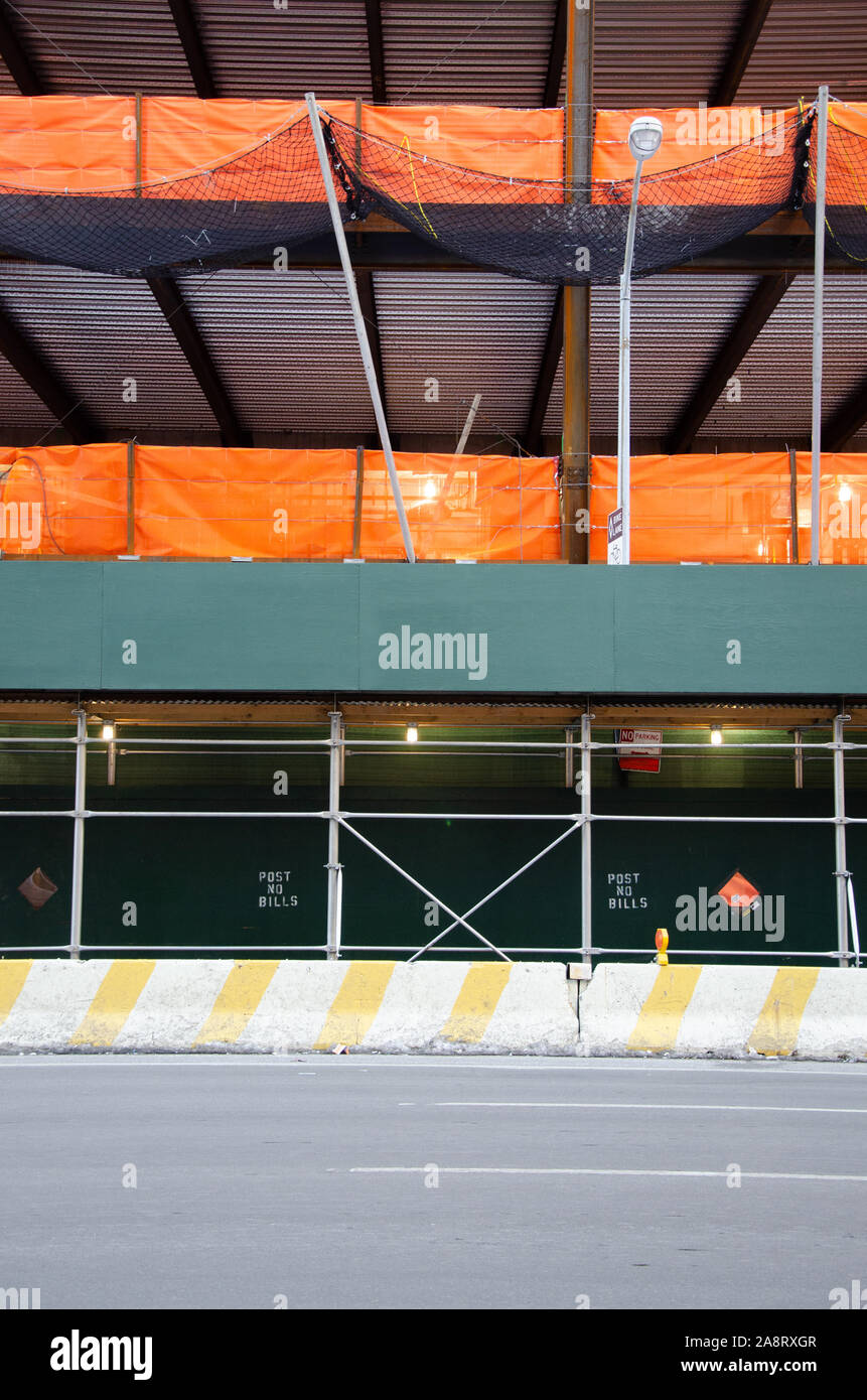 New york building scaffolding hi-res stock photography and images - Alamy