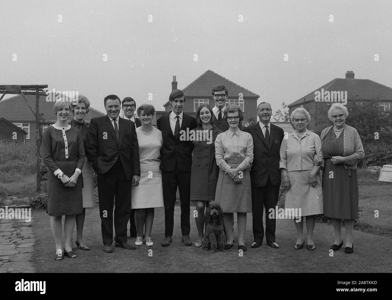 1960s-family-uk-black-and-white-stock-photos-images-alamy