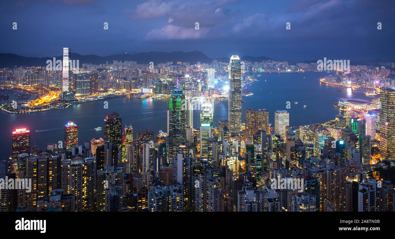 Hong Kong skyline at night from Victoria peak Stock Photo - Alamy